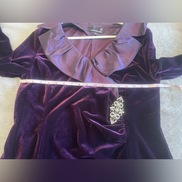 LAURA PETITES stunning velvet and taffeta top with rhinestone broach - Picture 7 of 9